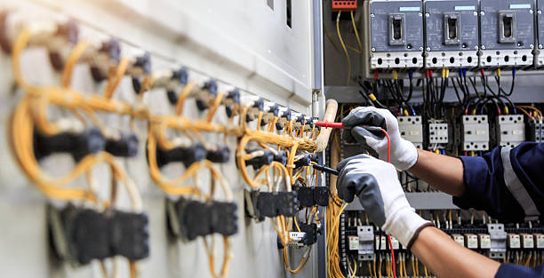 Professional Electrician technician working in Pleasant Prairie, WI